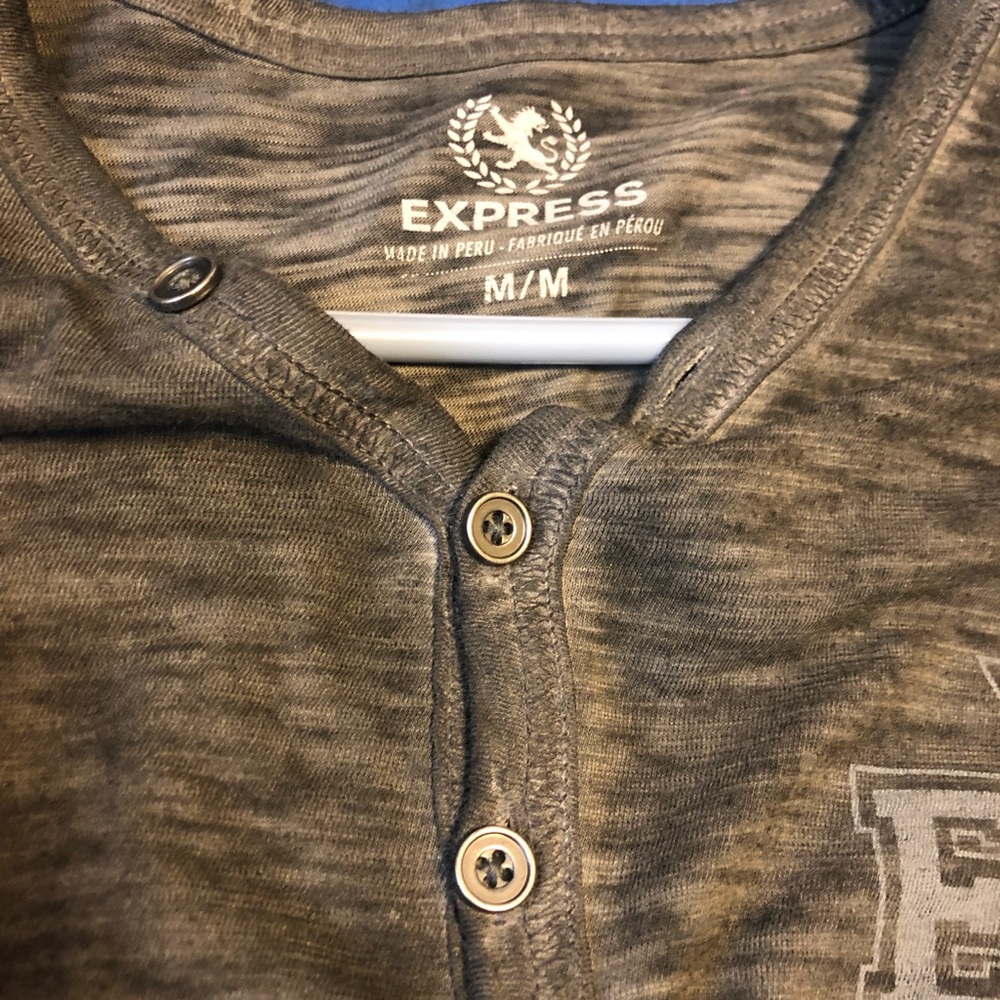 Express Men’s Graphic Tee “No Limits” T-Shirt